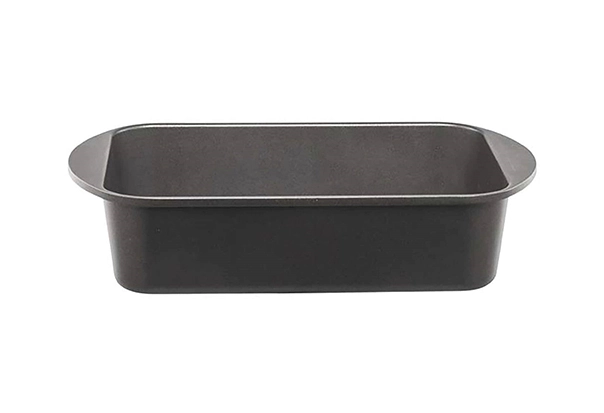 baking casserole dish with lid