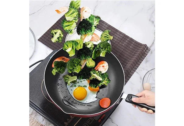 red wok pan with lid