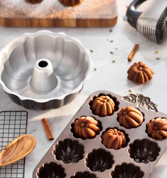 Cleaning and Storage Tips About Cake Pans