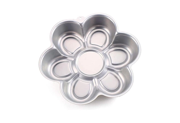 Petal Non-stick Cast Aluminum Fluted Tube Pan