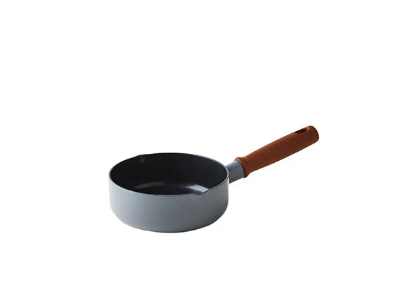 soup pot with wood handled