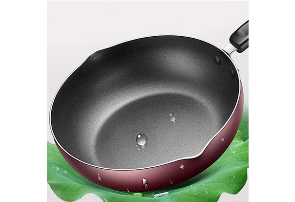 red wok pan with lid